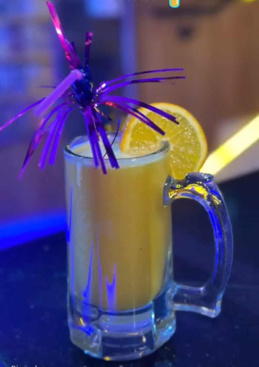 Taze sıkılmış portakal suyu