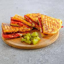 Sucuklu  bazlama tost 